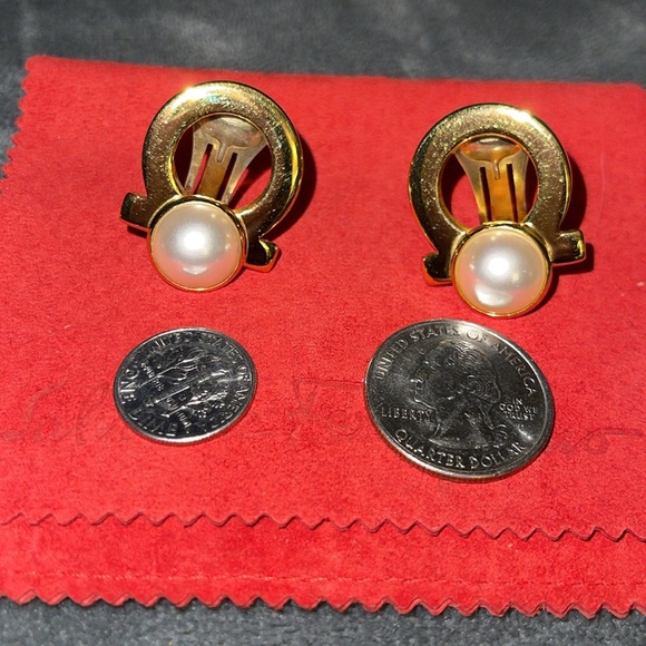 Preloved Salvatore Ferragamo necklace n earrings set excellent condition size 8” - Picture 9 of 12